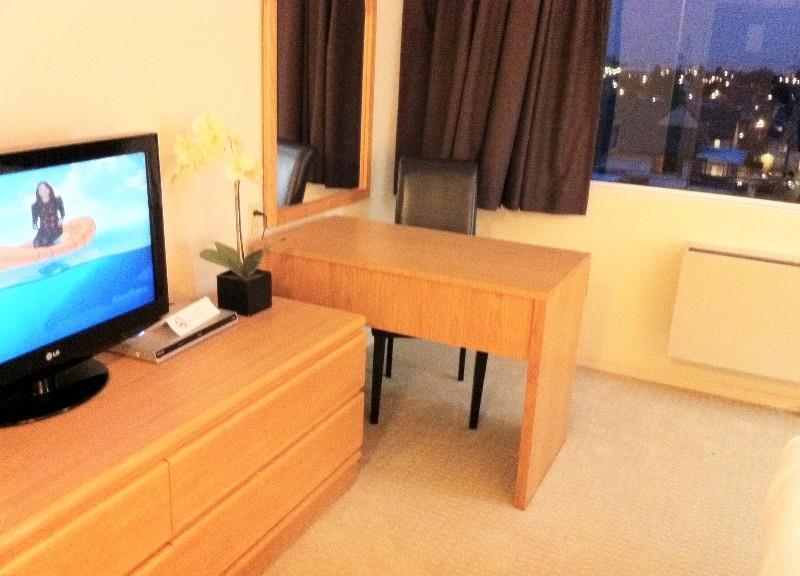 Cassandra Hotel Vancouver Room photo