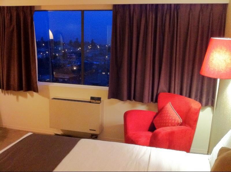 Cassandra Hotel Vancouver Room photo